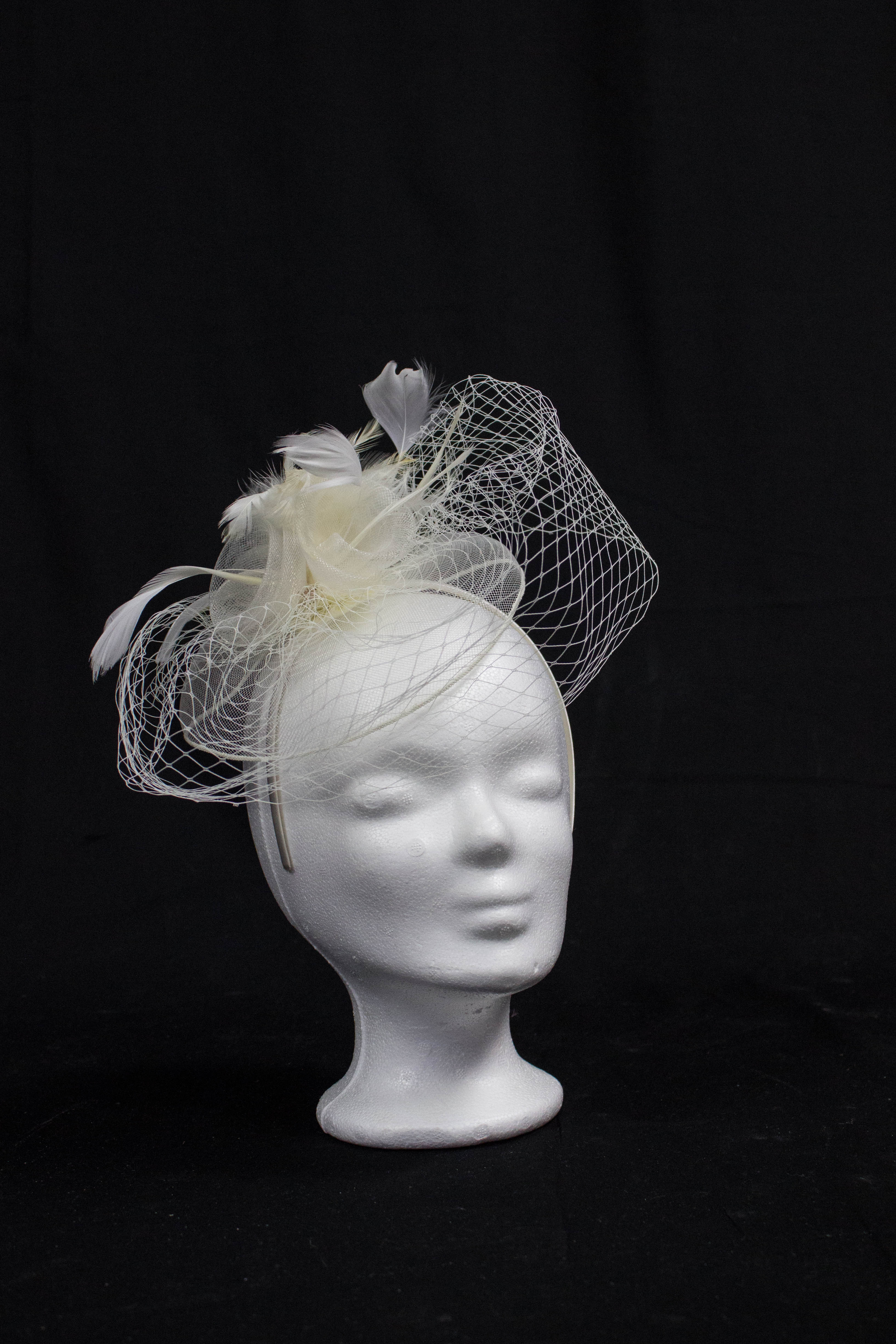 IMG_4288 Brauthut Charlotte weiß