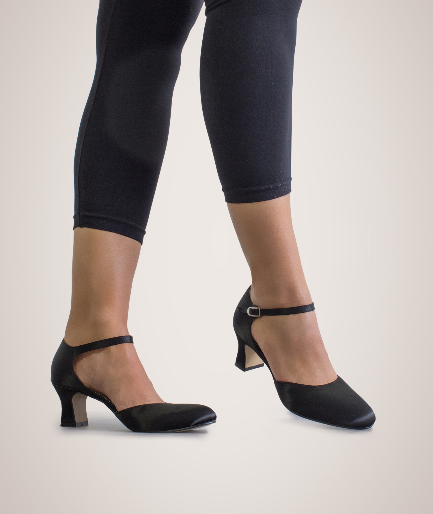bequeme Riemchen Pumps Happy schwarz Satin