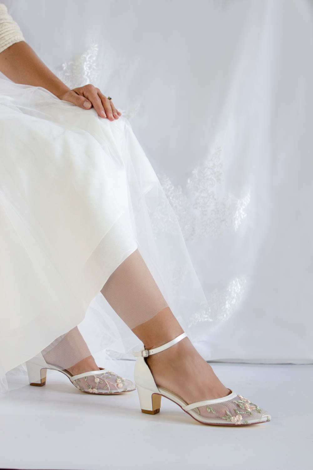 ivory-flora bestickte Brautschuhe Persephone ivory flora