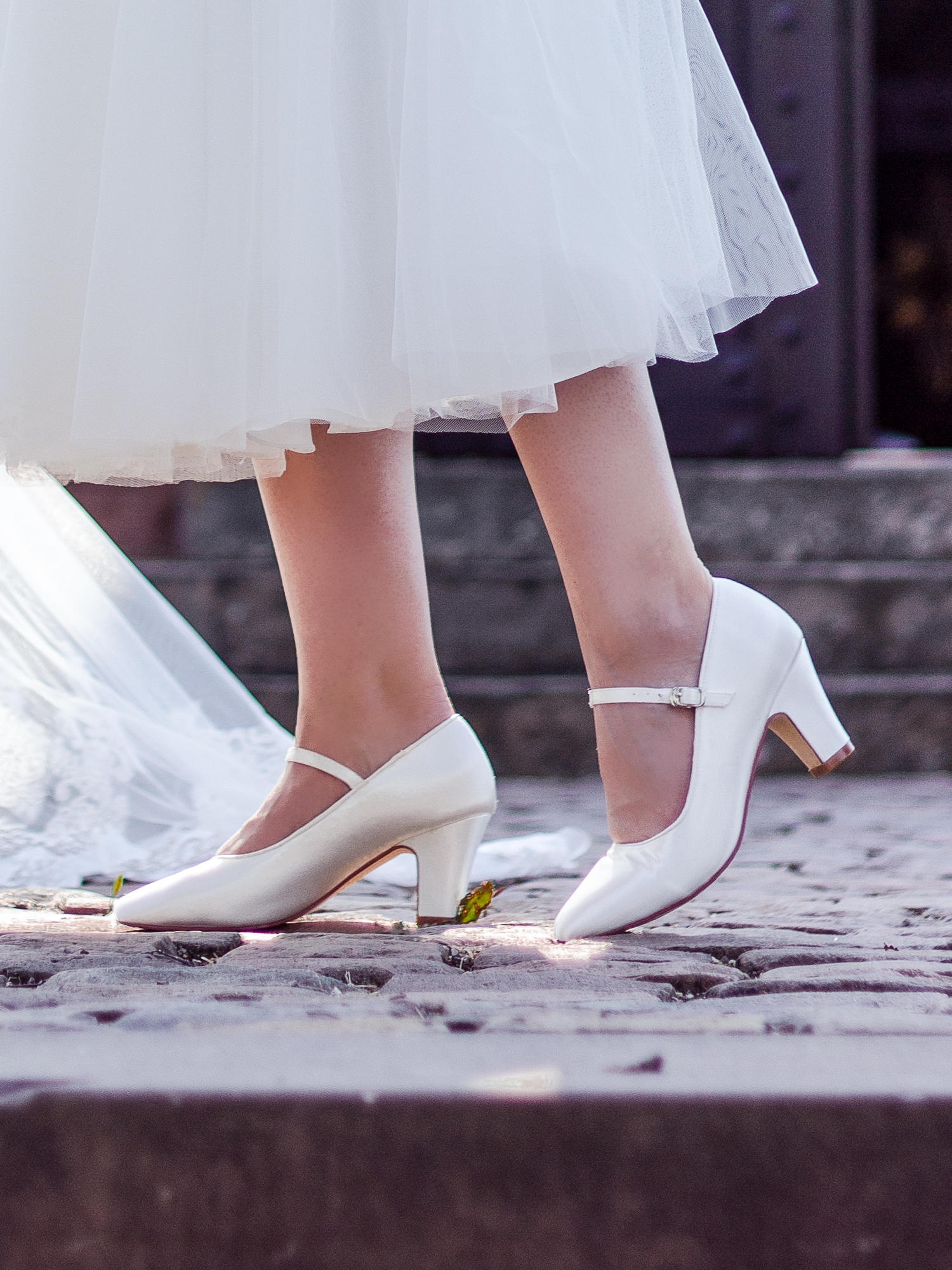 _MG_5575-Bearbeitet einfäbbare Brautschuhe Samy ivory satin